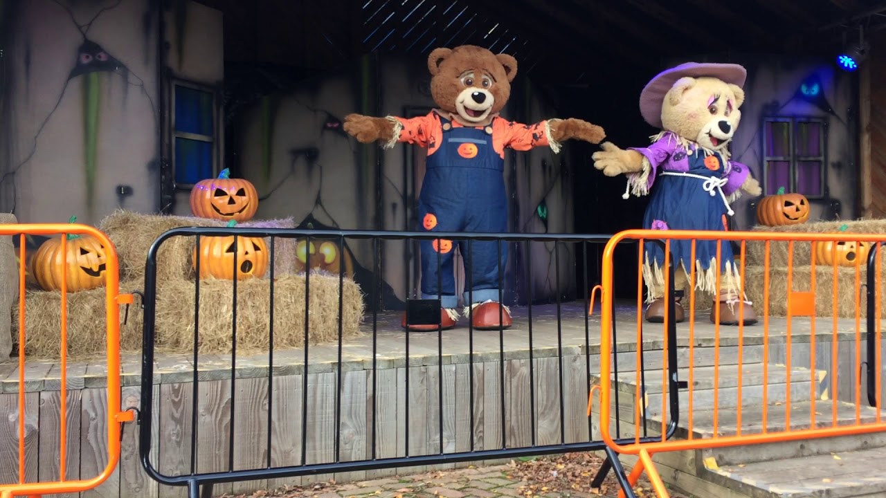 crealy spookfest - 2019 - Buddy and Blossoms scare bear show