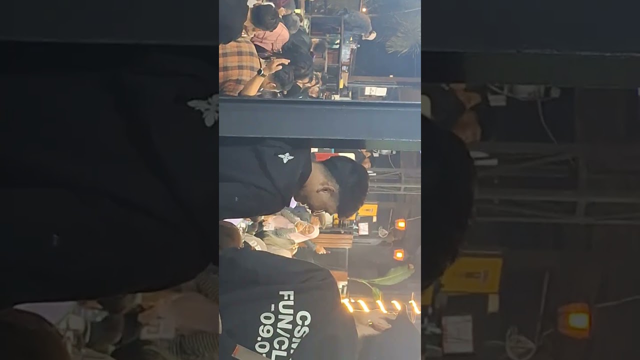 Tim paking eddie production dangdutan di angkringan teh ita