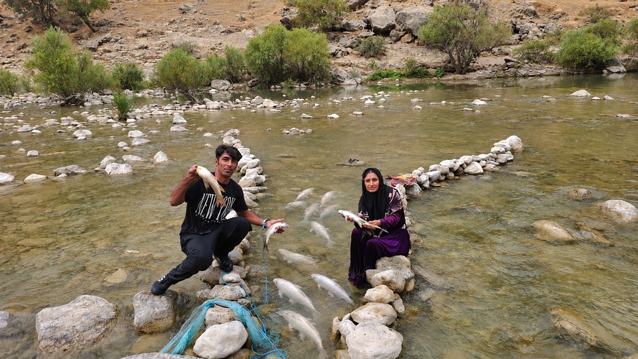 River Khersan Fishing Adventure | Kazem & Akram's Journey to Feed Their Five Children in the Wild