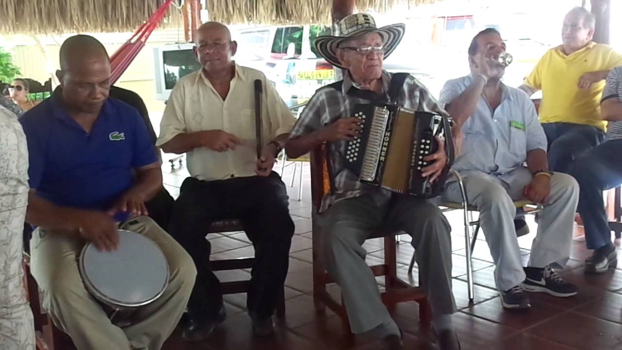 Asi se parrandea en el Kiosko de Poncho Zuleta con Chema Martinez y un Presidente del folclor 2014