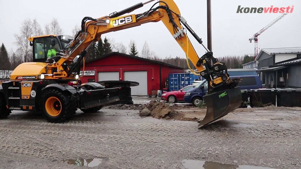 Pyöräalustainen JCB Hydradig 110W -kaivinkoneen tositoimissa