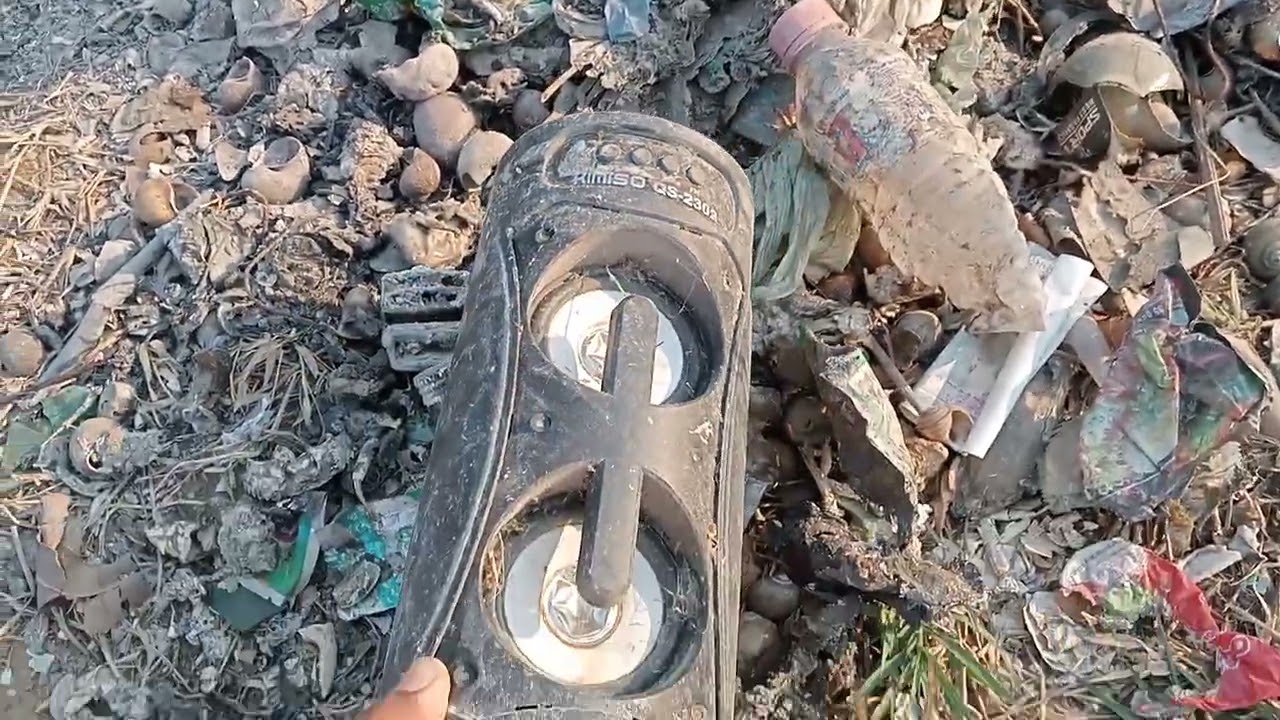I found a portable speaker on Trash #electronic #discovery #find #founder #phone #speaker#inventions