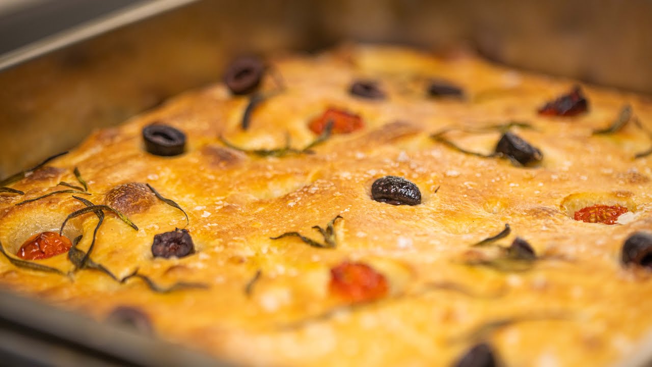 Sourdough Focaccia | Recipe for Italian table bread | Foodgeek Bakinng