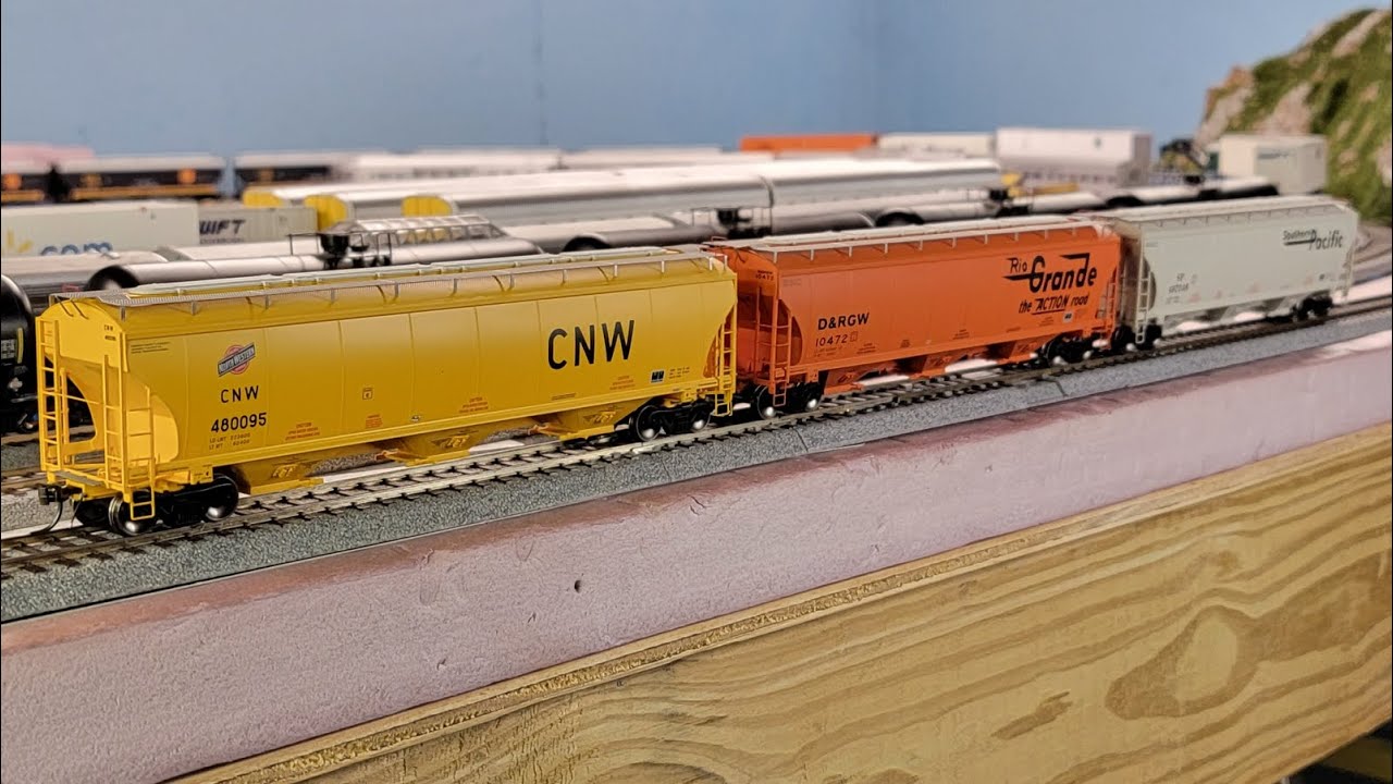 Rolling Stock Review: Athearn Genesis Trinity Covered Hoppers. #rollingstock #modelrailroad #review