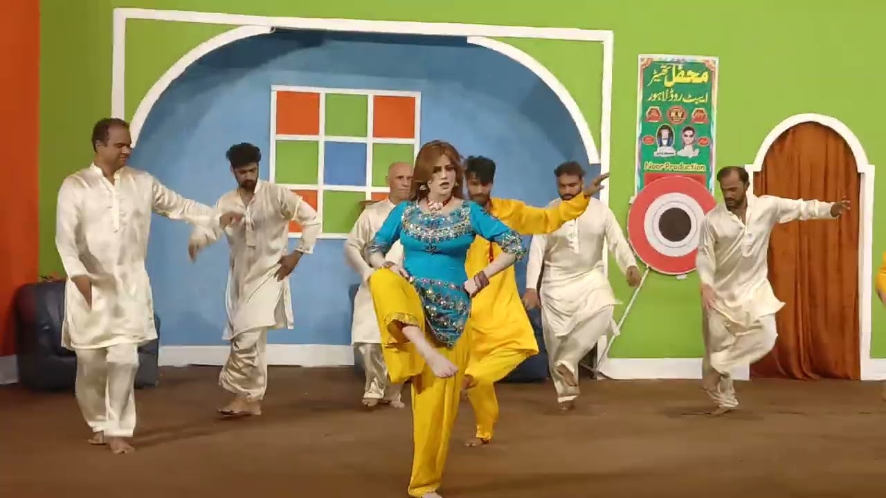 Minahil Khan new dance  ✨thori piiii lai aaa Ray ki. Hoya 😊🥃