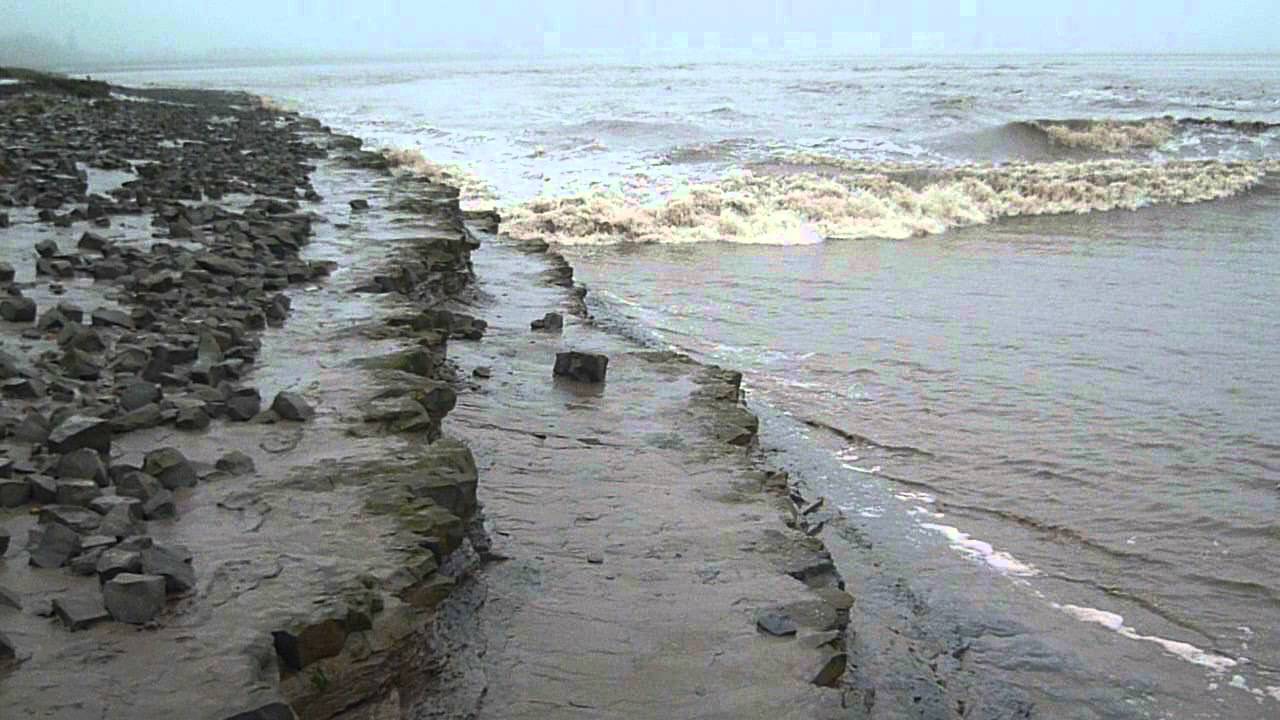 Severn Bore, Hock Cliff, 1st April 2014