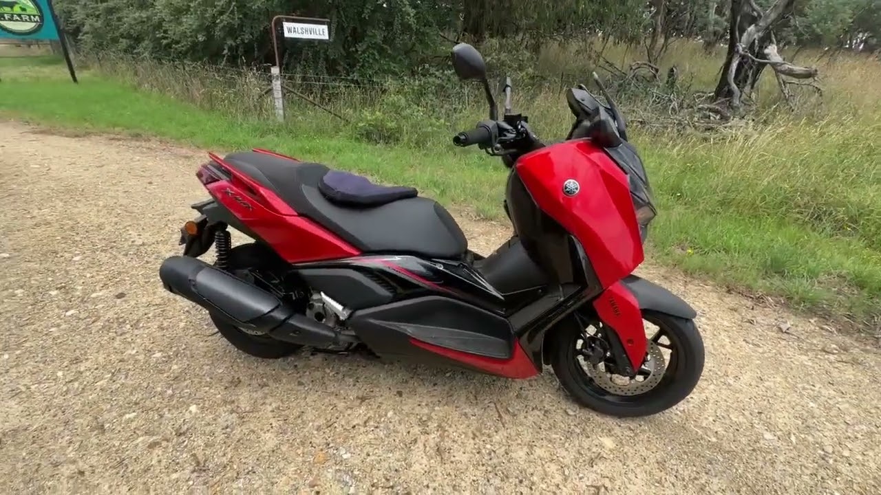 Yamaha Xmax 300 2025 года — тонированное ветровое стекло своими руками!