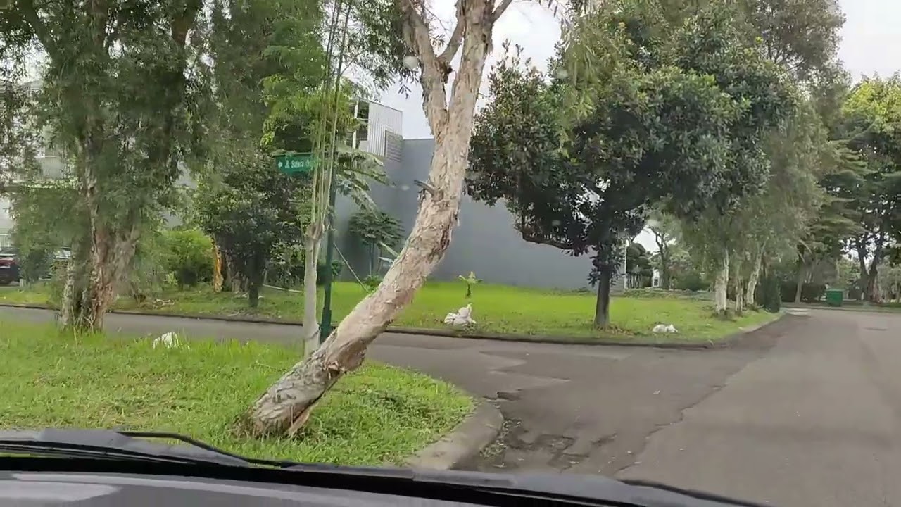 jalan jalan di cluster sutra onyx alam sutra..