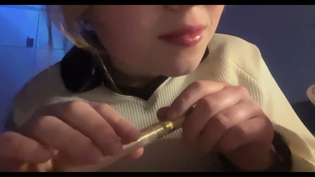 asmr tapping / hand sounds