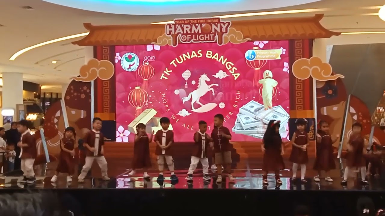 Acara TK tunas Bangsa anak musik Imlek dance perfrmnce di center atrium gaia bumi raya city mall 
