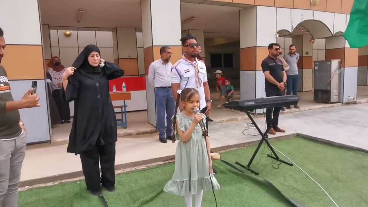 مراسيم رفع وتحية العلم العراقي ( مدرسة الهارثة الحكومية ذات المعايير الدولية )