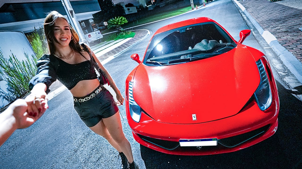 LEVEI A CAROL PARA ANDAR DE FERRARI COMIGO