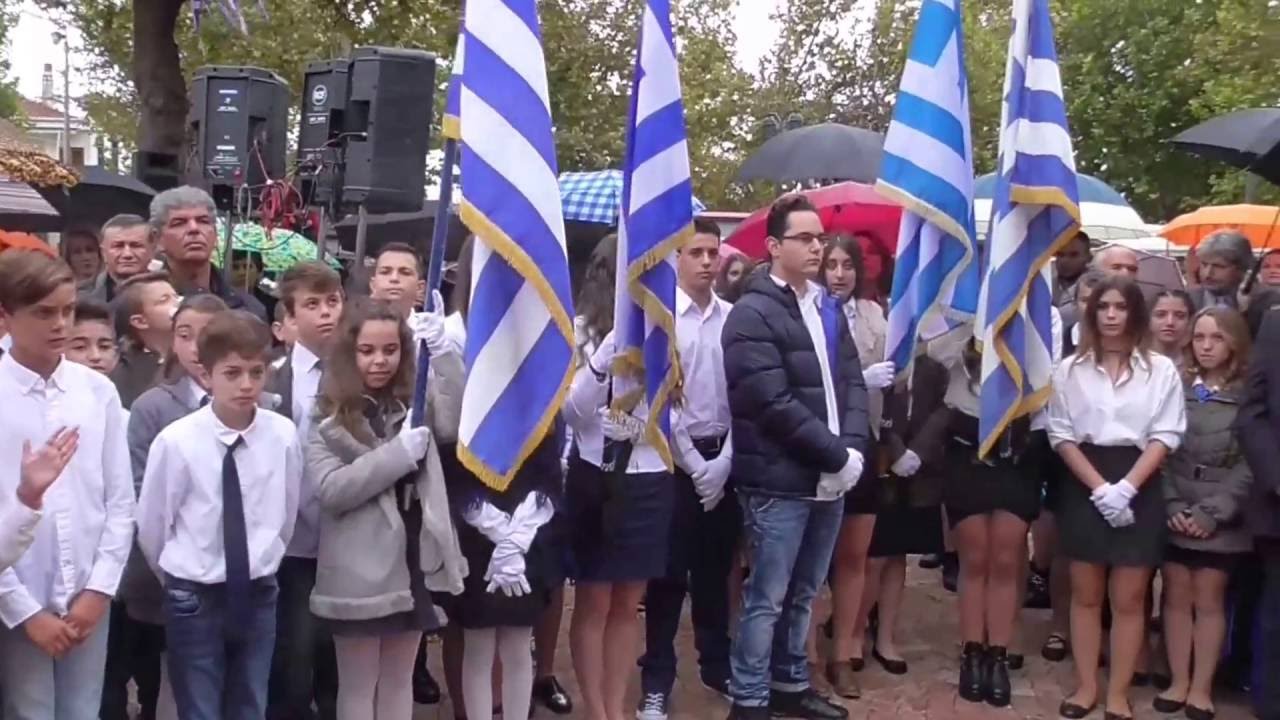 Με κάθε επισημότητα η παρέλαση στη Φαρκαδόνα