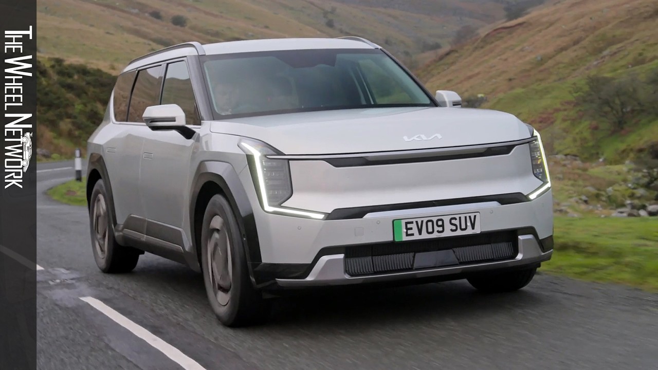 2024 Kia EV9 ‘Air’ RWD 99.8kWh 7-Seater | Lithium Silver | Driving, Interior, Exterior (UK Spec)