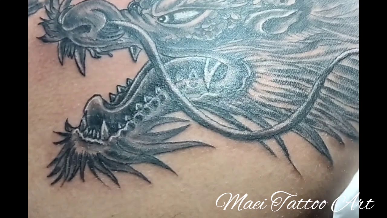Tatto kepala naga