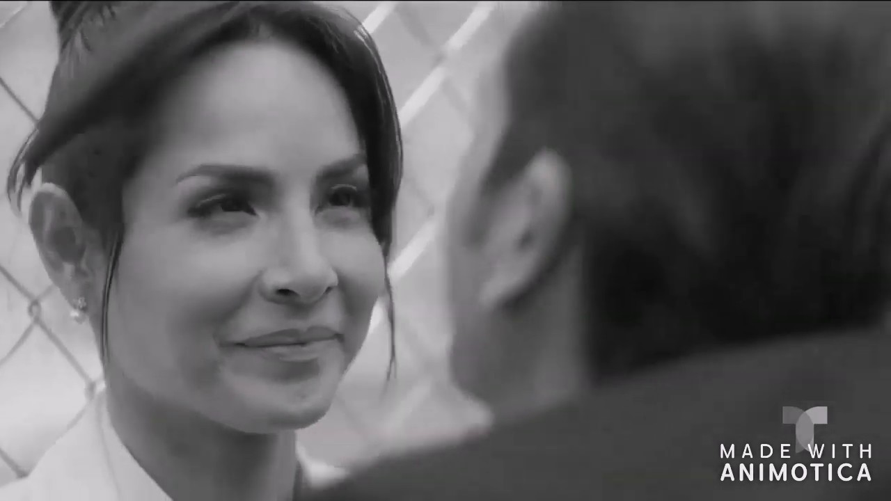 Catalina y Titi - Al&eacute;jate de m&iacute; | Video Musical