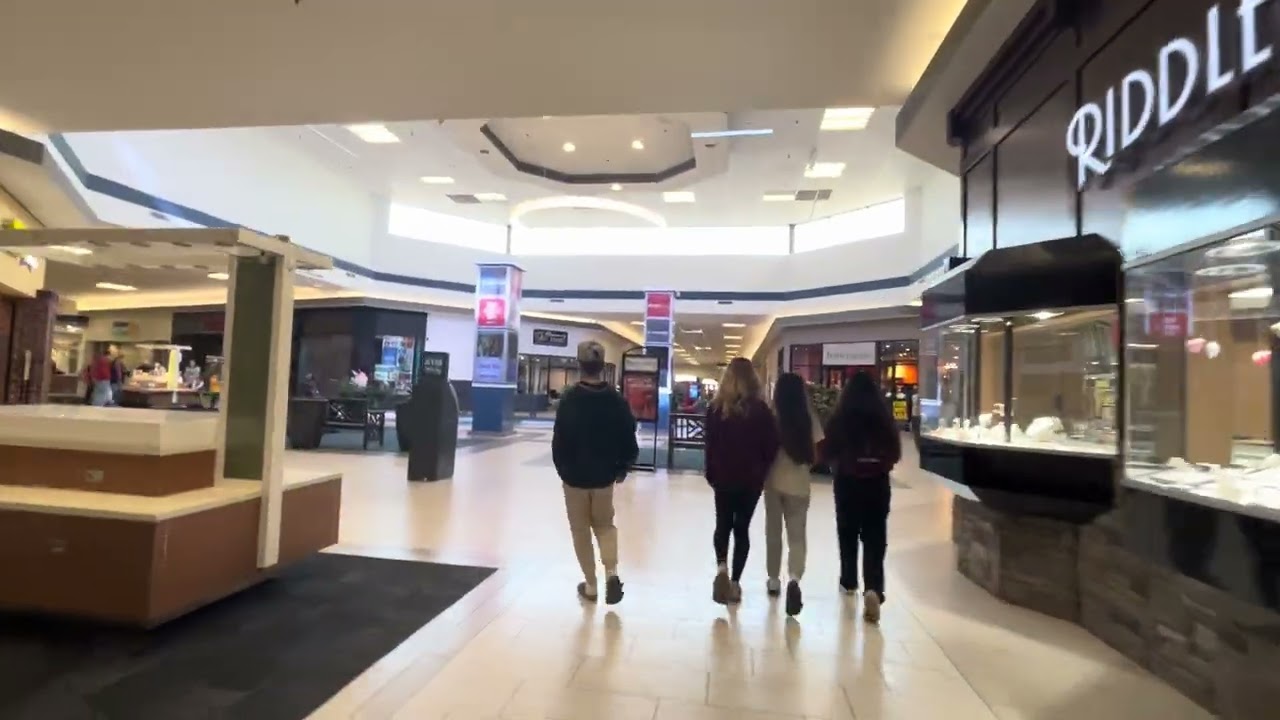 Dakota Square Mall Walkthrough (Minot North Dakota)
