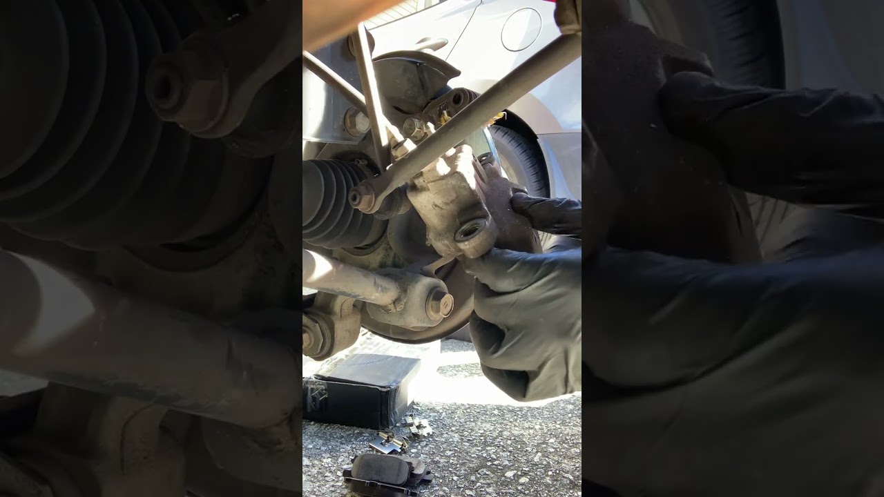 2007 Lexus Rx 350 rear Brake Pad replacement