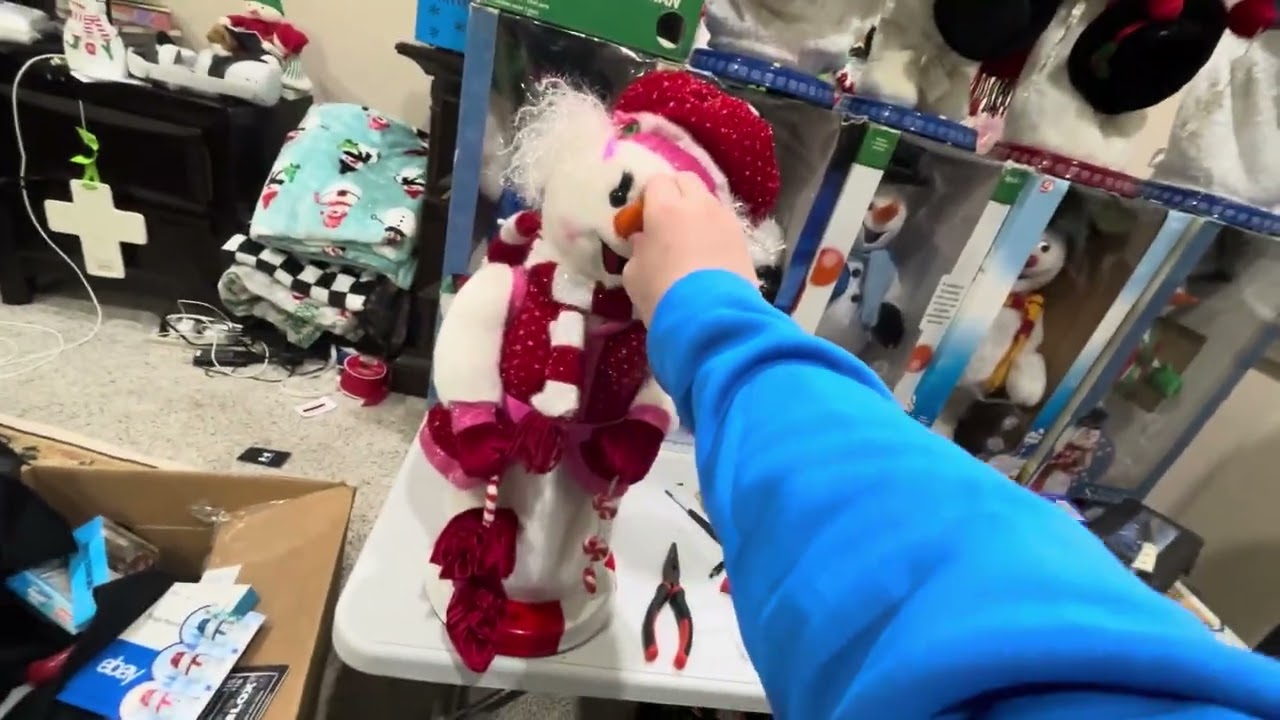 Gemmy Peppermint Snow Women fixed