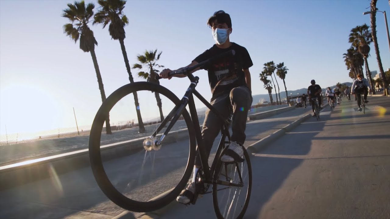 Fixed Gear - Trick Track On The Beach Side