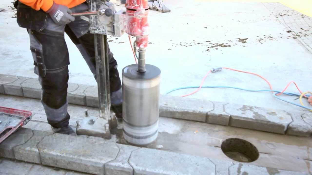 GLES Oy - Timanttiporaus harkkoelementtiin / Diamond drilling in block element