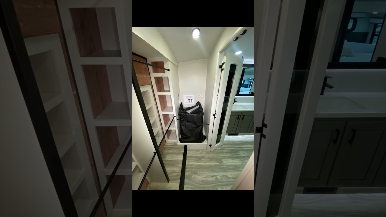 2025 Jayco Pinnacle 38FBRK Luxury Fifth Wheel RV Towable Camper Triple Slide
