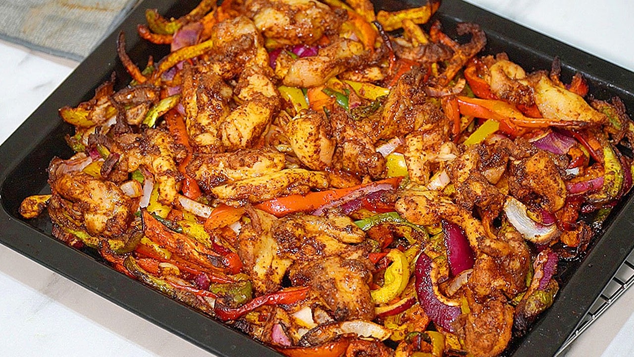 EASY SHEET Pan CHICKEN Fajitas