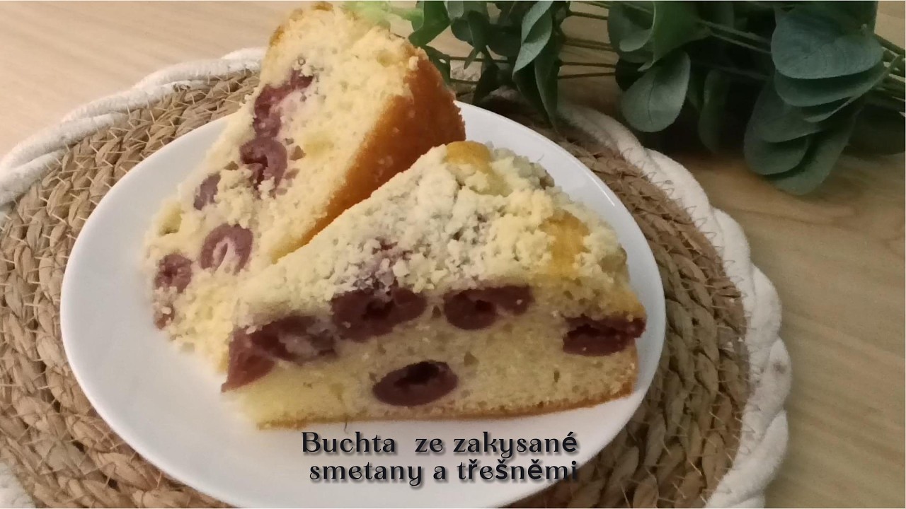 Buchta ze zakysané smetany a třešněmi