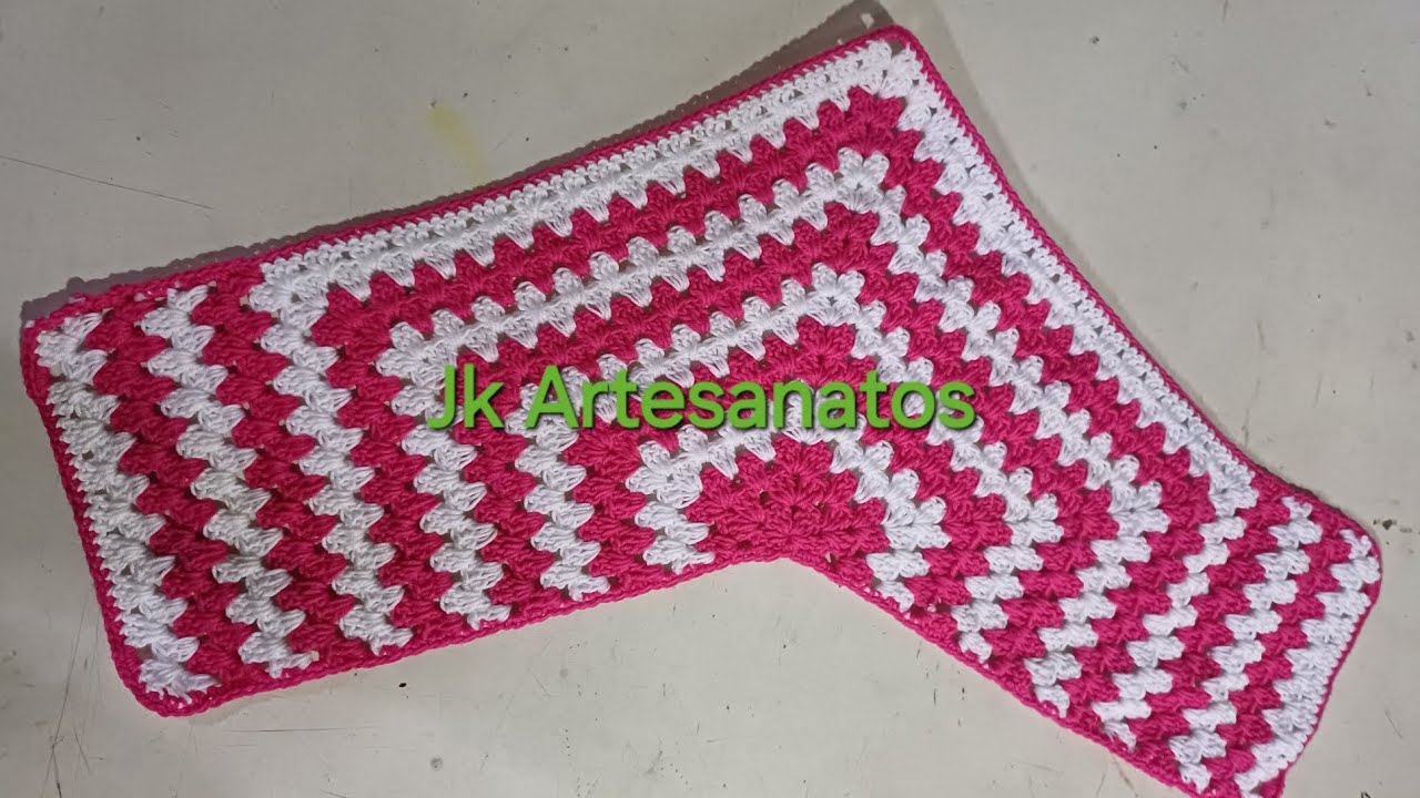 Top triângulo em crochê em linha de algodão mercerizado