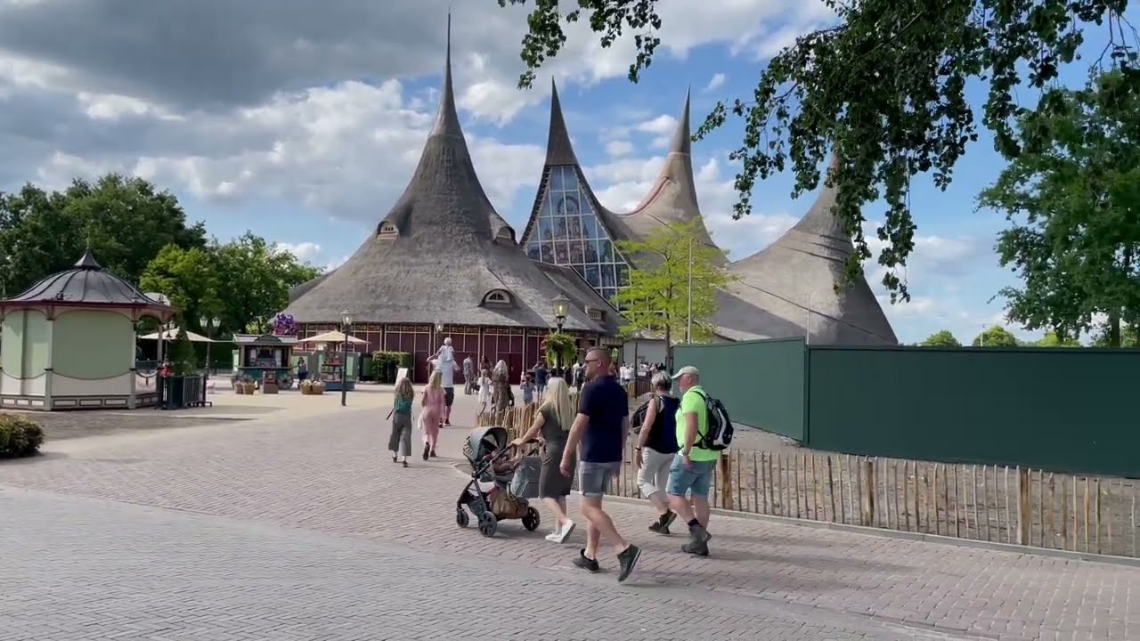 Update van het plein bij de ingang van de Efteling (zaterdag 6 augustus 2022) | Efteling