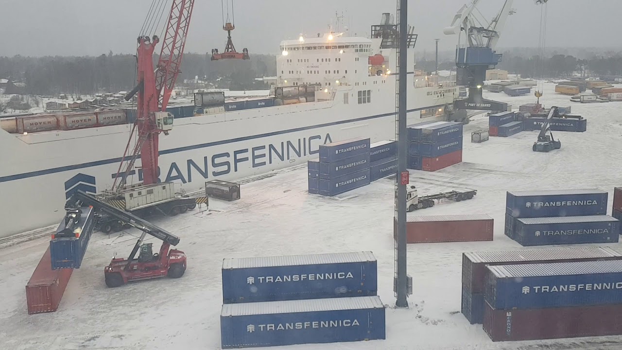 Cargo handling in port