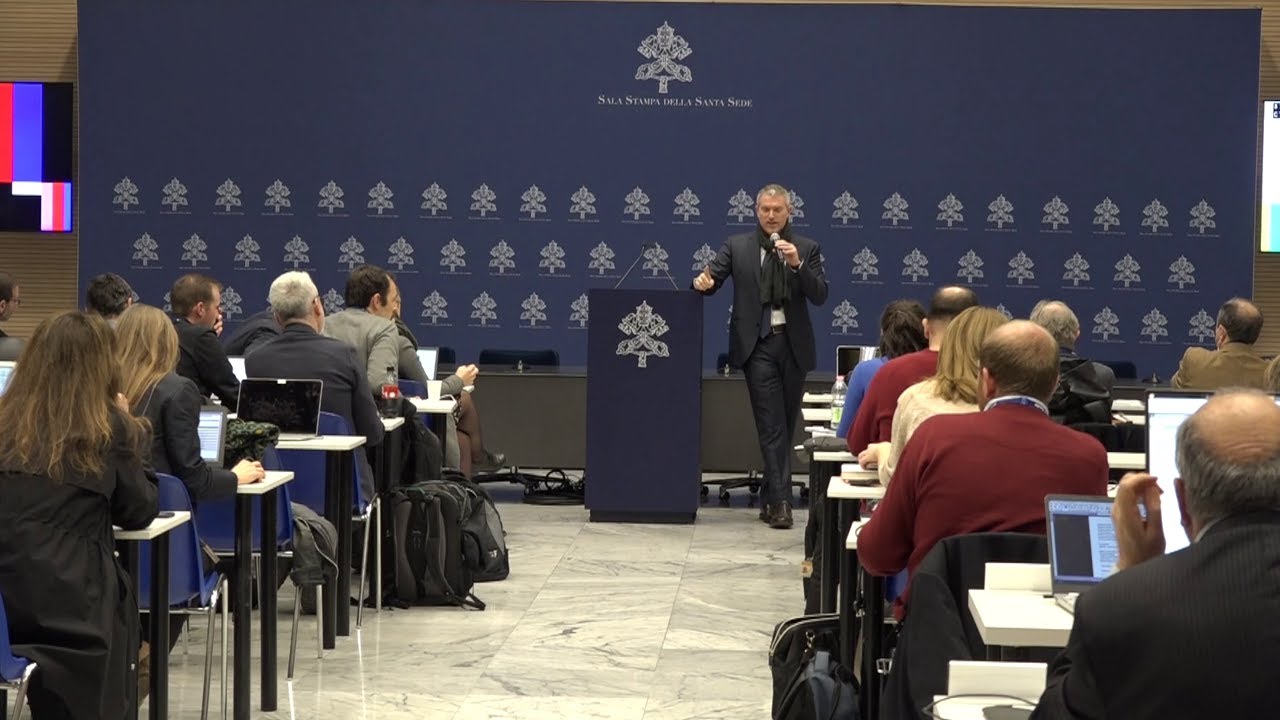 Coletiva de imprensa divulga informações sobre o funeral de Bento XVI
