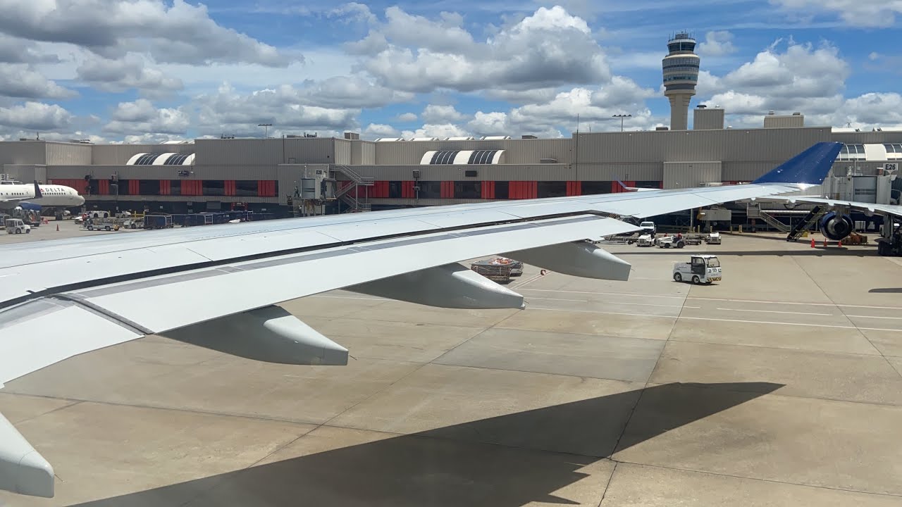 Delta Airlines Airbus A330-200 Pushback, Taxi and Takeoff from Atlanta International Airport (ATL)
