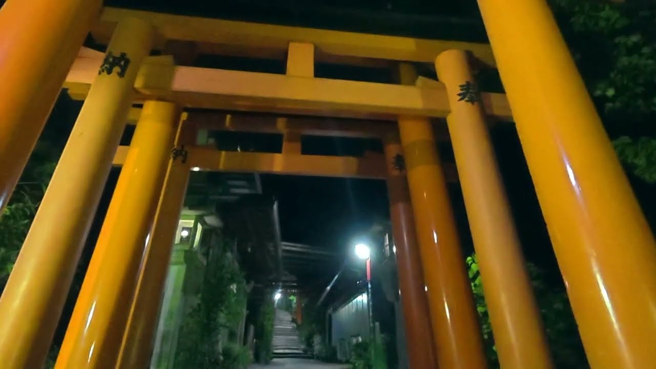 Paseo por Fushimi Inari Taisha en Inari, Japón