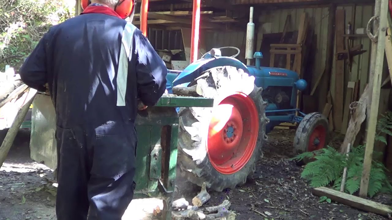 fordson dexta  Vintage Tractor   processing wood with Mconnel saw bench .