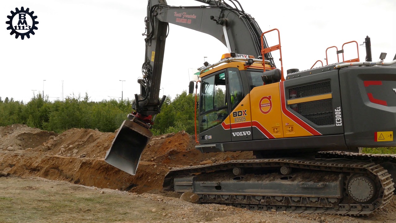Volvo EC300EL with Rototilt R8 in work