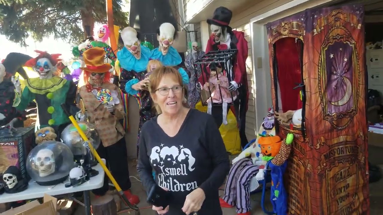 Haunted Hoover Avenue Halloween Animatronic Yard display 2022, day 2 daytime daylight