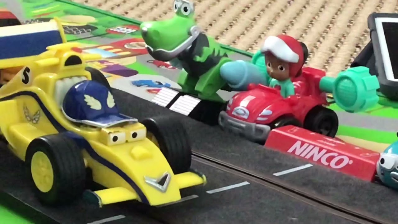 Roary the racing car - Roary takes off