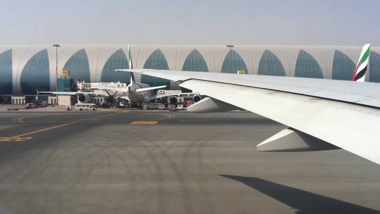 Take off from Dubai airport - Emirates 777-300ER (wingview HD)