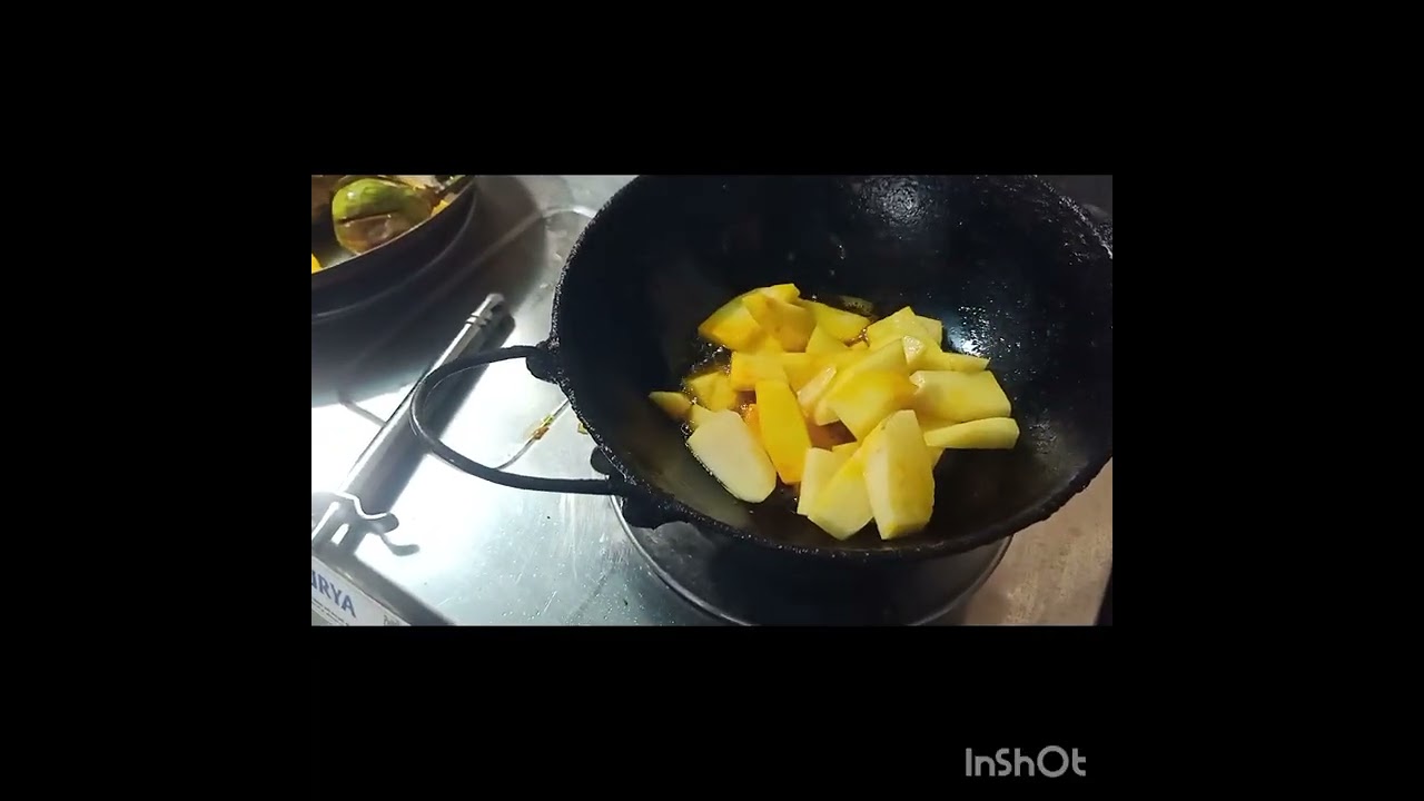 আমি একটা বেগুনের তরকারি বানালাম কেমন হলো কমেন্টে জানাবেন বন্ধু রা🥰👌