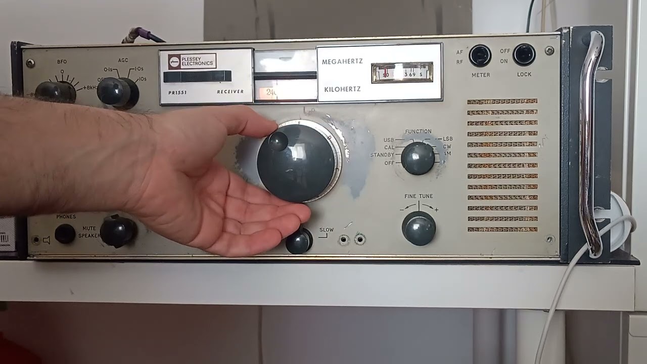 Plessey PR1551 shortwave receiver