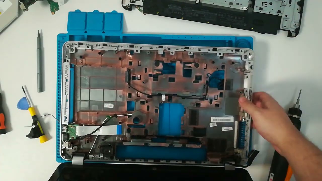 HP Pavilion 17-e