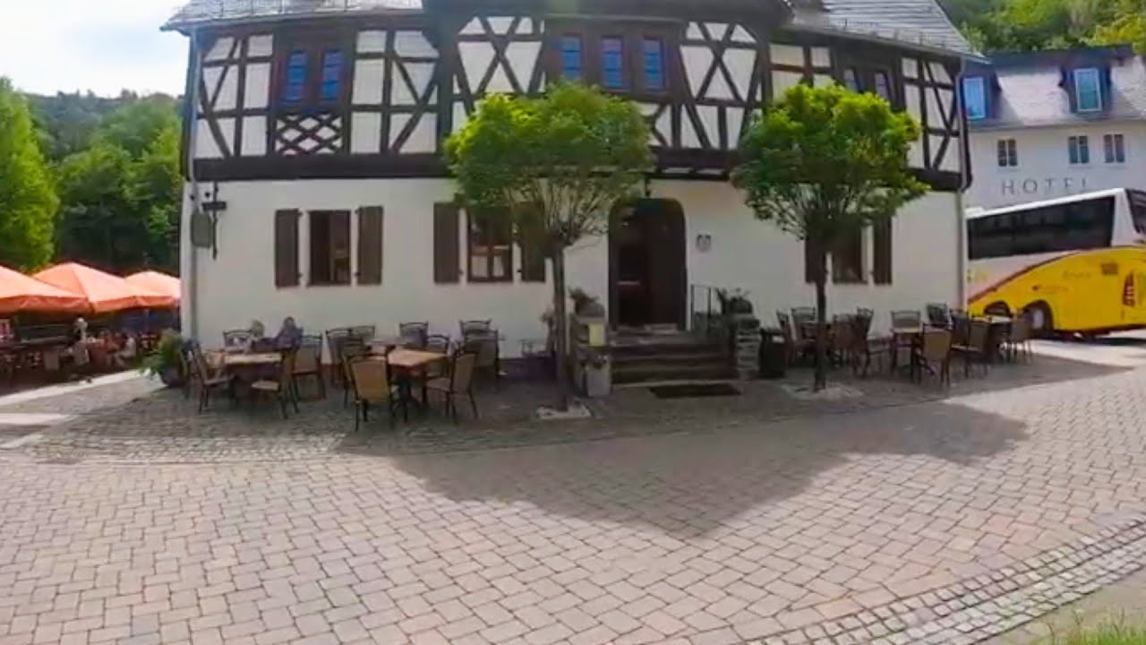 Von Höhr-Grenzhausen zur Burgruine Grenzau (Westerwald).