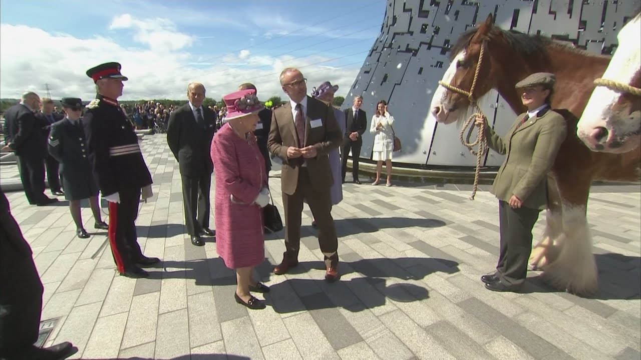 The Queen opens new canal before visiting Kelpies sculptures