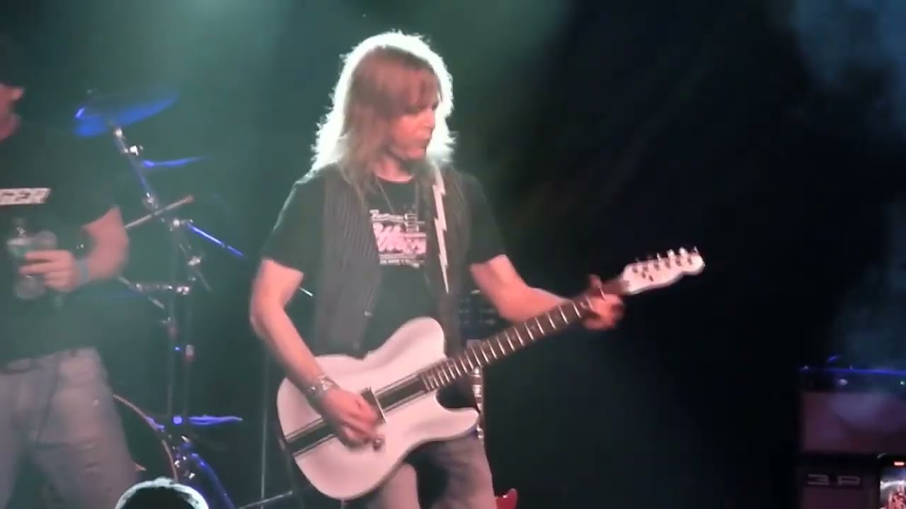 Stevie Rachelle of Tuff - Talk Dirty To Me cover - live at Rock N Pod Rare Hare 2023