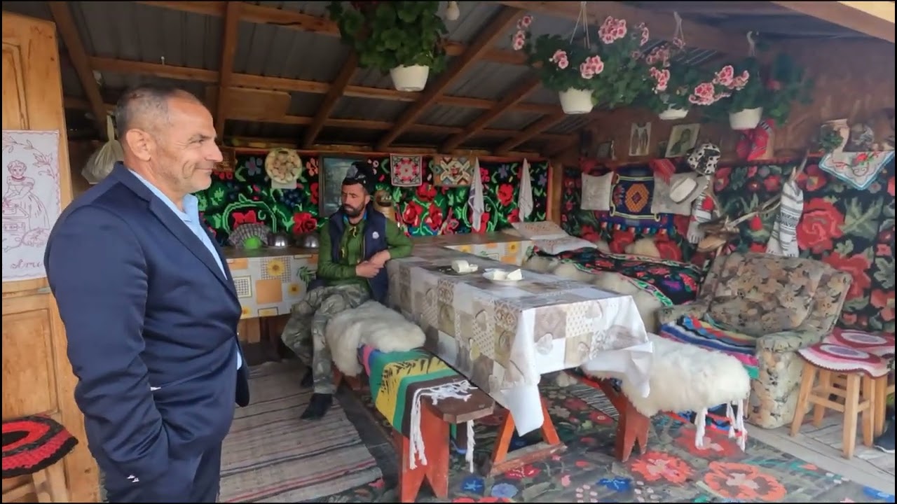 Stana Frumoasa  A 🇷🇴 Baciul Petrescut Ioan - Are Vizitatori .Loc Oglinzi.Neamt 