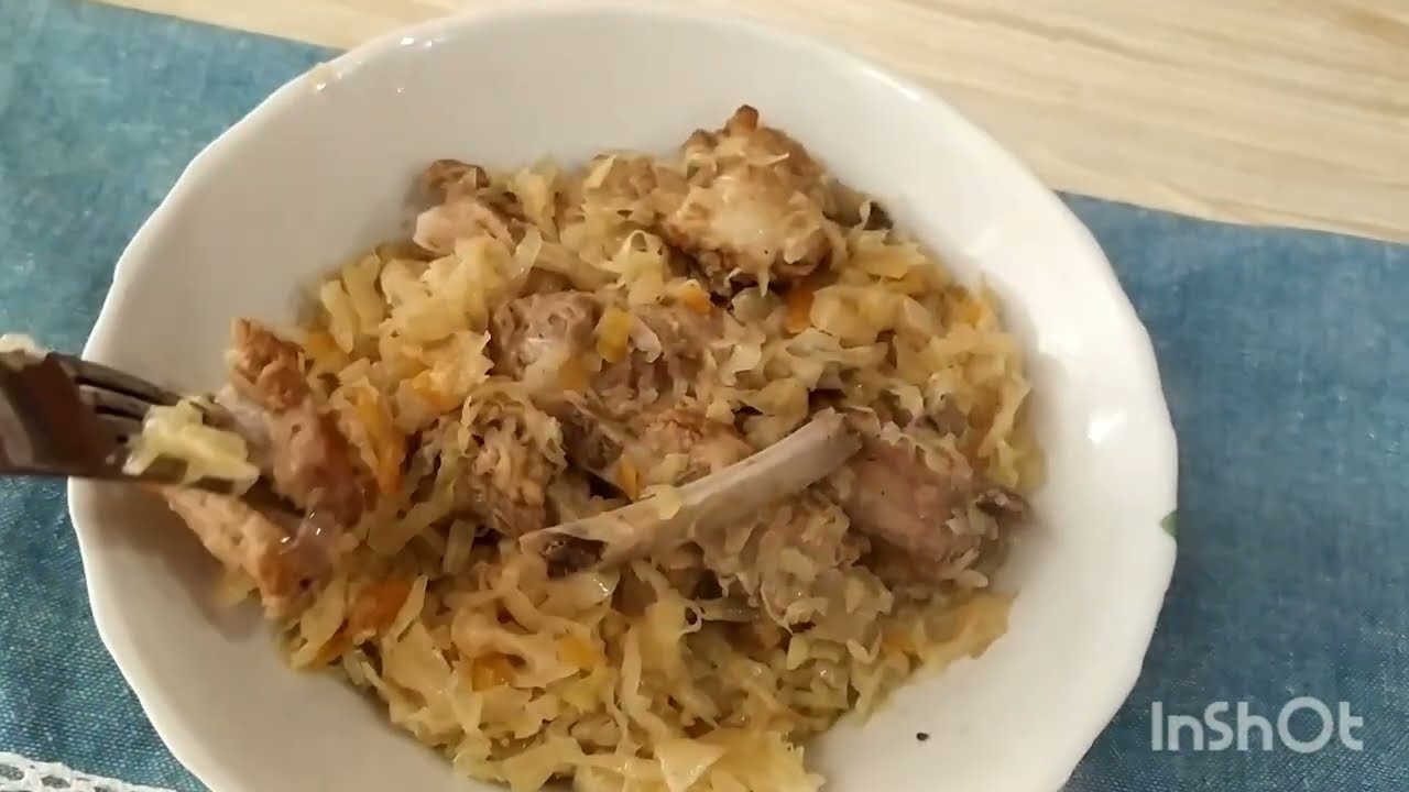 Україна#тушу квашену капусту з свинними ребрами.