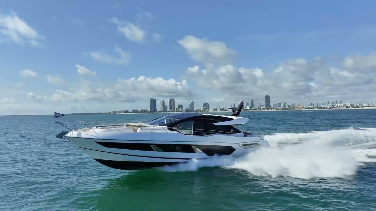 2025 Sunseeker Predator 75  | OneWater Yacht Group - Spanish