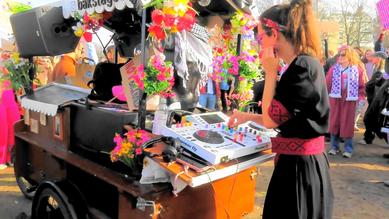 Internationale Vrouwendag 2026 Amsterdam (05):  DJ Bakstage met Mamma Mia