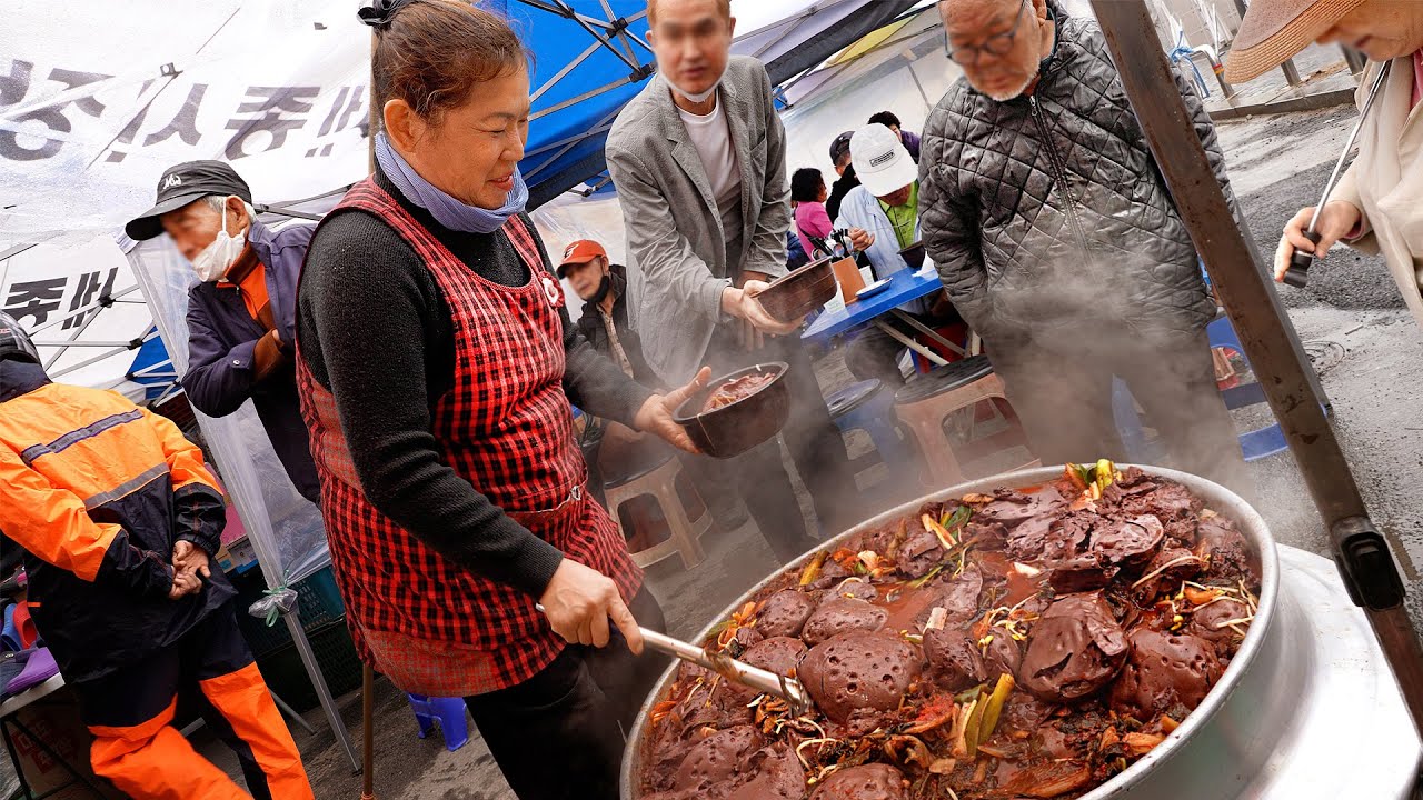 5000원에 사골선지 국밥이 무한리필? 대파폭탄으로 유명한 오일장 자매 장터국밥집┃seonji haejangguk / Korean street food